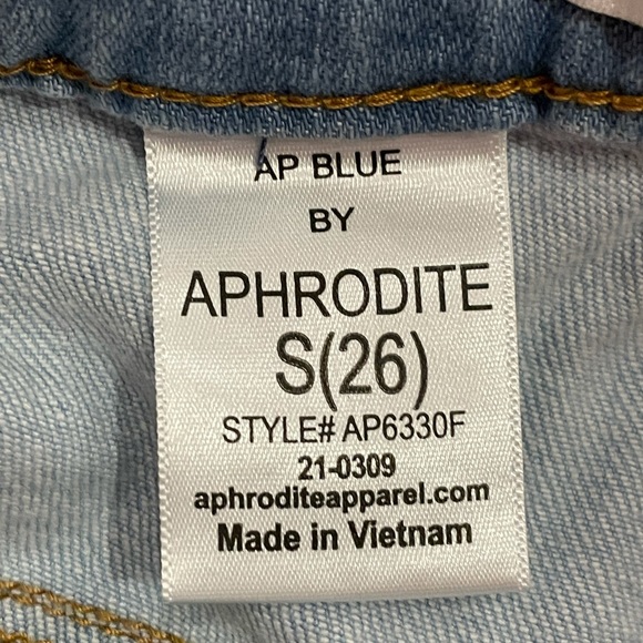 NWT AP blue distressed shorts by aphrodite jeans - Picture 4 of 5